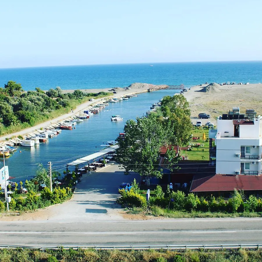 Gumuldur Deniz Kizi Green Garden Bed & Breakfast