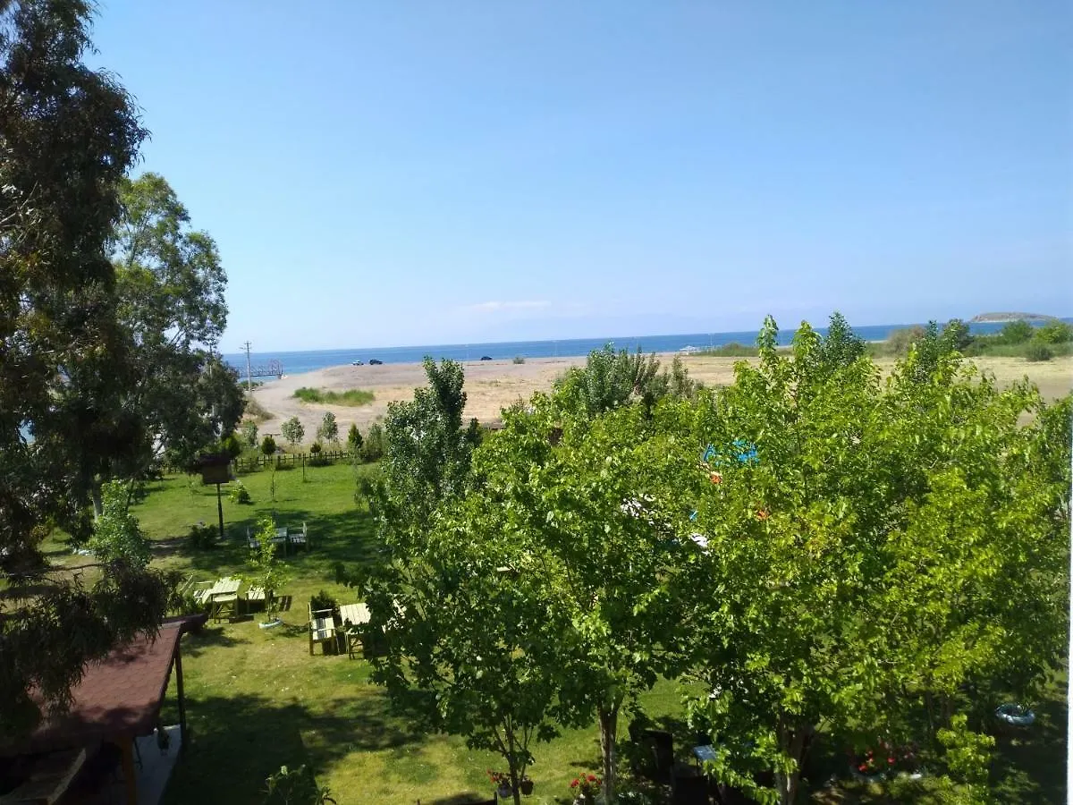 Gumuldur Deniz Kizi Green Garden Bed & Breakfast