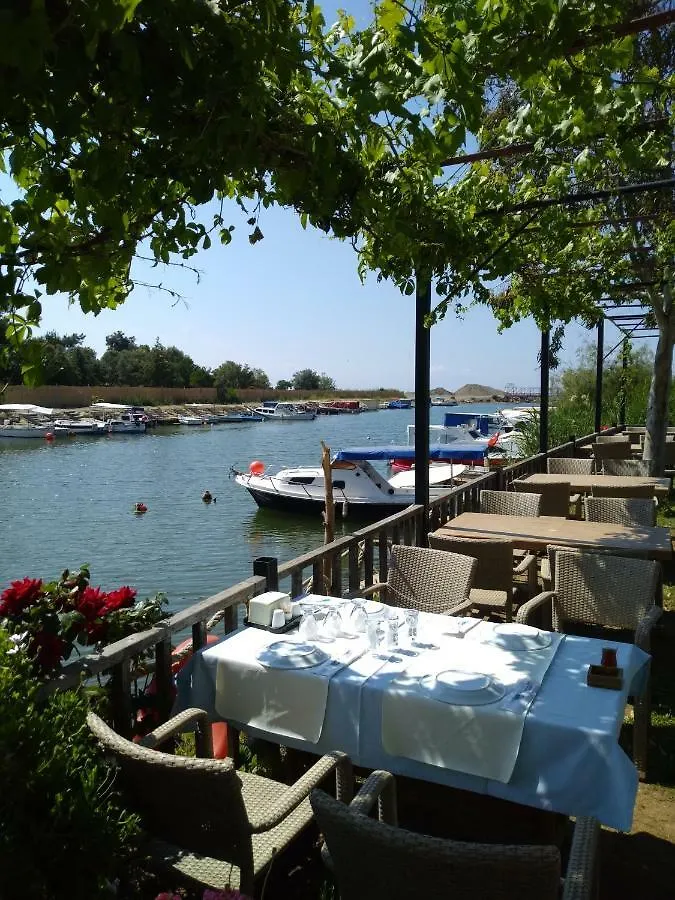 Gumuldur Deniz Kizi Green Garden Bed & Breakfast
