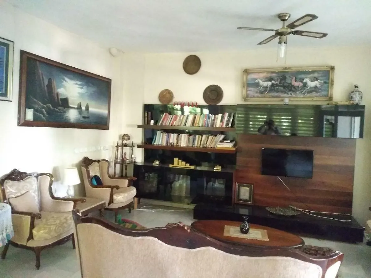 Gumuldur Deniz Kizi Green Garden Bed & Breakfast